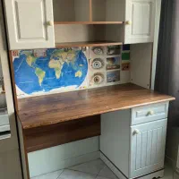 تخت ،کتابخانه ومیز تحریر
