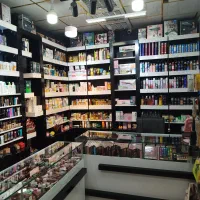 واگذاری فوری لوازم آرایشی و عطر با مشتری ثابت|اجارهٔ مغازه و غرفه|مشهد, موعود|دیوار