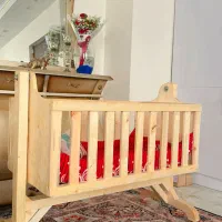 گهواره چوبی بسیار محکم وتمیز