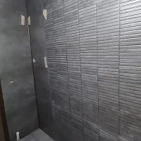 کاشی‌کار بنا یی‌ماربل‌شیت نصب بین‌کابینت‌کاشیکار