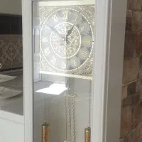 ساعت ایستاده سفید