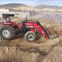 کار با بیل‌تراکتور