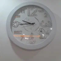 ساعت سفید زیبا ۲موتوره سالم