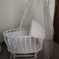 تخت کنار مادر پیرکاردین