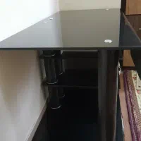 چوب لباسی و میز تلویزیون