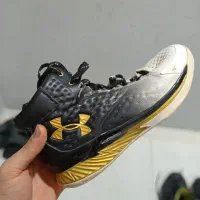 کفش سالنی بسکتبال سایز ۴۲