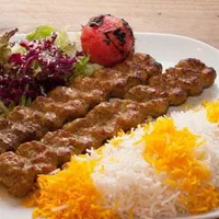 آشپز اقا جهت کار در تهیه غذا