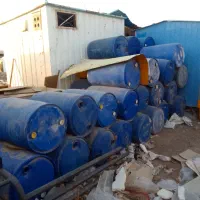 بشکه پلاستیکی اهنی دربسته در باز موجود می باشد|ظروف نگهدارنده، پلاستیکی، یک‌بارمصرف|هشتگرد, هیو|دیوار