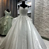 تعدادی لباس عروس