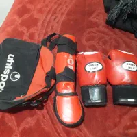 دستکش بوکس و پالتو چرم