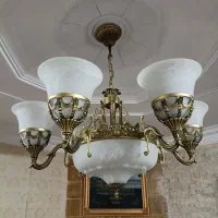 یک عدد لوستر هشت شاخه