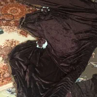 پرده و تعدادی وسایل