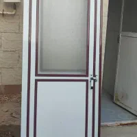 درب آلومینیومی حمام و دستشویی و درب چوبی اتاق