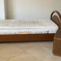 تخت خواب یک نفره و پاتختی