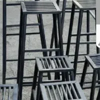 چهارپایه ی فلزی