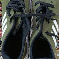 سه جفت کفش دو تاش نو هستن یکیش یک بار پوشیده شده