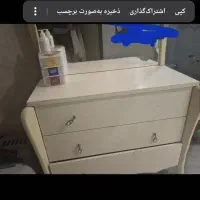 میز ارایش در حد نو