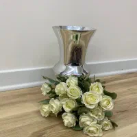 گلدان شیشه ایی سیلور بهمراه ۴شاخه گل سفید رز|صنایع دستی و سایر لوازم تزئینی|تهران, شهرک پرواز|دیوار