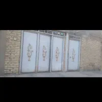 درب حیاط بزرگ و کوچیک