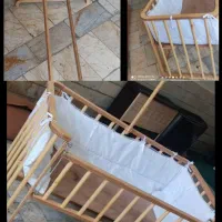 گهواره کنار تخت مادر چوبی