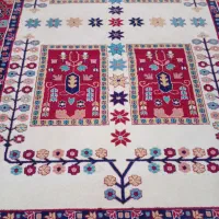 ۳ تخته فرش کار کرده تمیز و تخت خواب چوبی