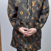 تعدادی لباس نو|لباس|اصفهان, گلستان|دیوار