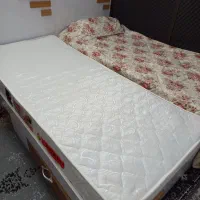 دو عدد تخت یک نفره ،تک و جفت