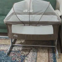 تخت کنار مادر و کریر