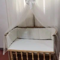 تخت کنار مادر