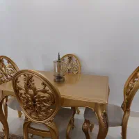 میز نهار خوری به همراه چهار عدد صندلی