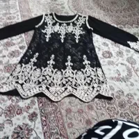 شومیز مشکی کرم جنس حریر زیرش استر داره