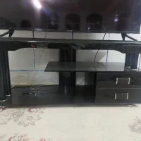 میز زیر تلویزیونی شیشه ای در حد نو بدون هیچ زدگی