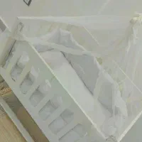 تخت نوزاد کنار مادر