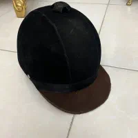 کلاه و شلاق سوارکاری