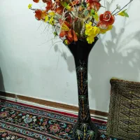 گلدان و گل مصنوعی