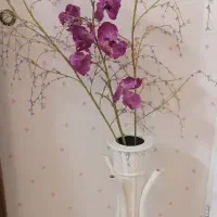 گل مصنوعی و گلدان