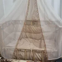 گهواره کنار تخت مادر