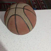 سه توپ بسکتبال سالم و تمیز