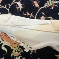 کتونی نو|کیف، کفش، کمربند|فومن, |دیوار