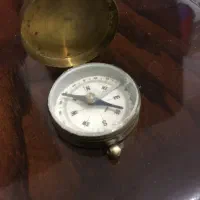 یک قطب نما قدیمی بسیار خاص