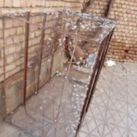 قفس برای مرغ یا کبوتر با میل گرد ونبشی درست شده
