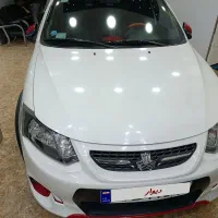 کوئیک ار سفید قرمز