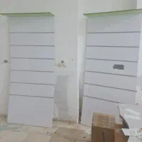 رگال ، قفسه ایستاده و قفسه دیواری