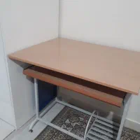 میز تحریر و کامپیوتر