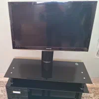 تلویزیون LCD سامسونگ ۴۰ اینچ، با میز