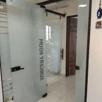 کرکره برقی و درب شیشه ای