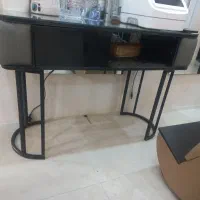 سلام دوعدد میز ناخن تمیز ی عدد تخت مژه  لوستر