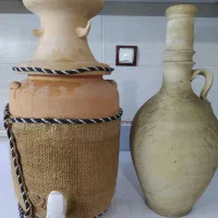کلمن و کوزه سفالی