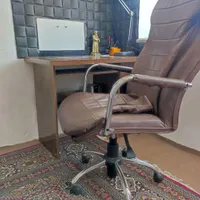 صندلی مدیریت و میز تحریر