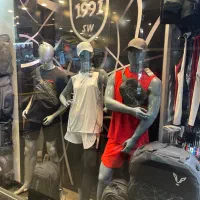 فروشنده پوشاک ورزشی